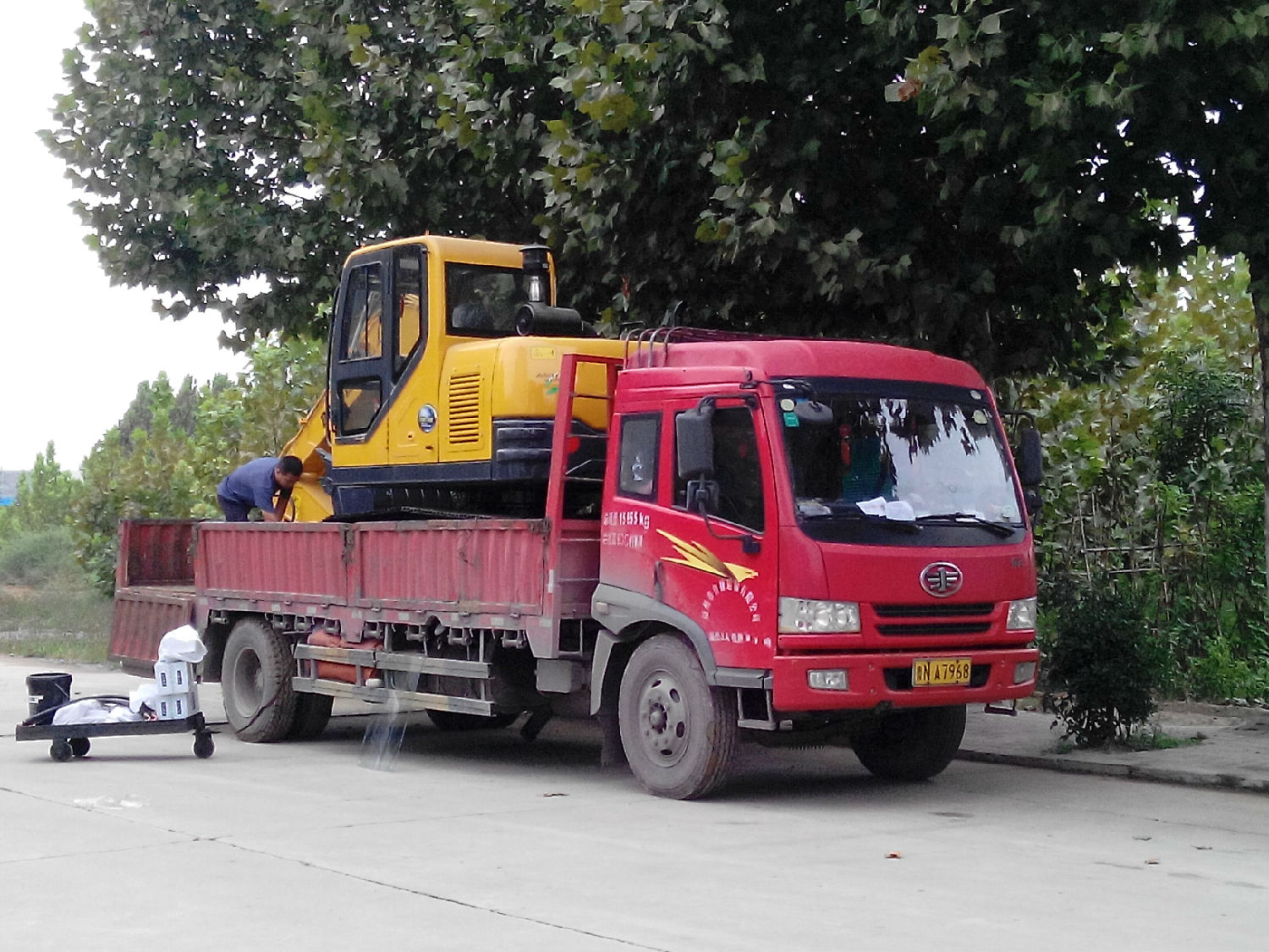 寶鼎小型履帶挖掘機(jī)