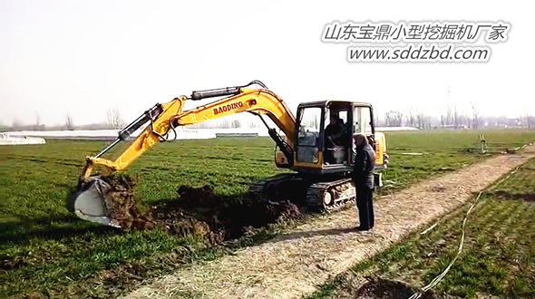 山東寶鼎小型挖掘機(jī)生產(chǎn)廠家