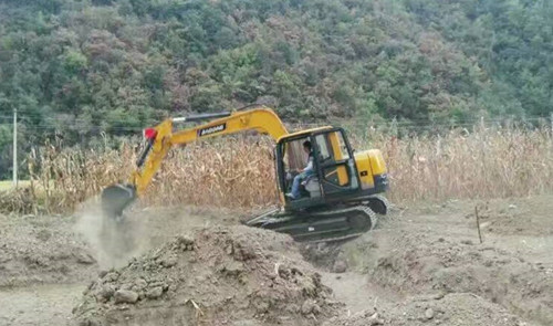 國產小型挖掘機