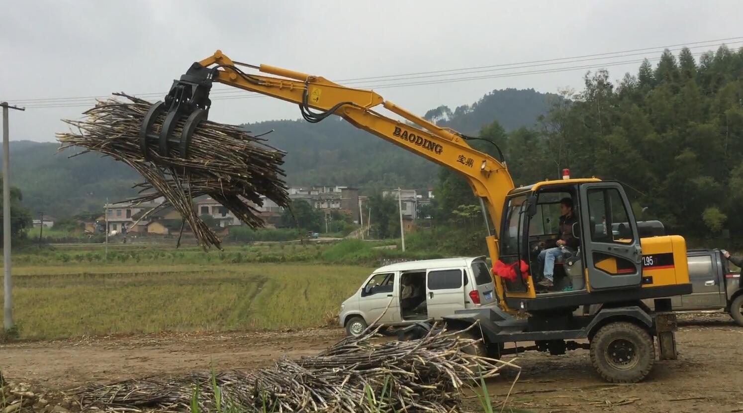 輪式抓木機