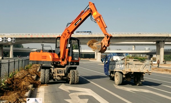 輪式挖掘機(jī)80車型