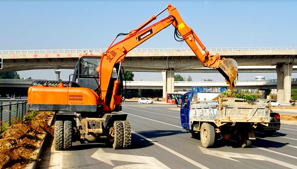 寶鼎輪式挖掘機(jī).jpg