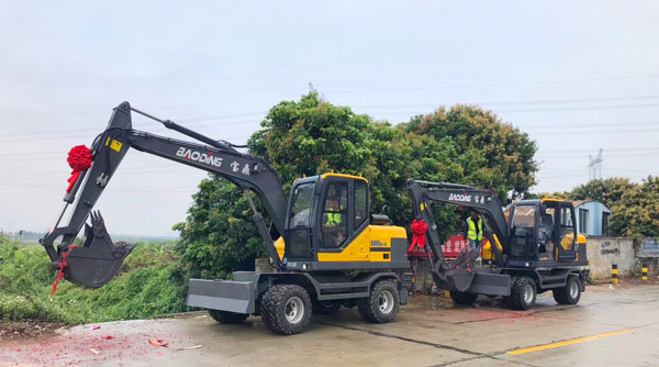 寶鼎輪式挖掘機(jī)95系列車型.jpg