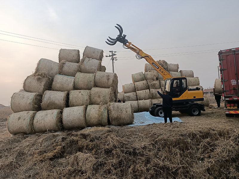 寶鼎抓草機，高效作業裝卸干草垛